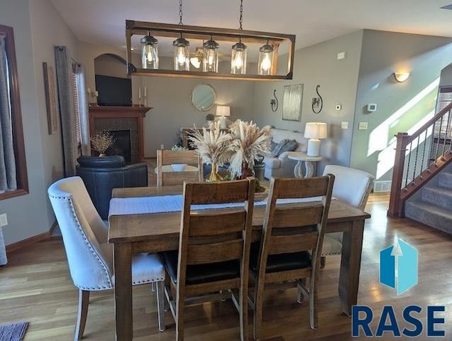 8128 S Grass Creek Dr Drive, Sioux Falls, SD 57108