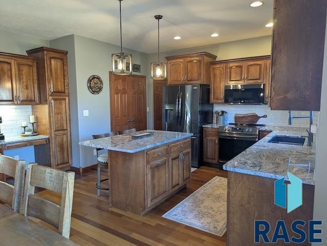 8128 S Grass Creek Dr Drive, Sioux Falls, SD 57108