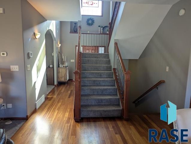 8128 S Grass Creek Dr Drive, Sioux Falls, SD 57108