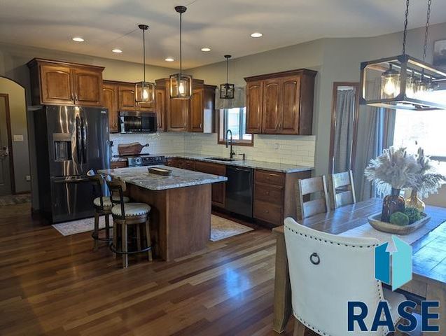 8128 S Grass Creek Dr Drive, Sioux Falls, SD 57108