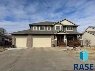 8128 S Grass Creek Dr Drive, Sioux Falls, SD 57108