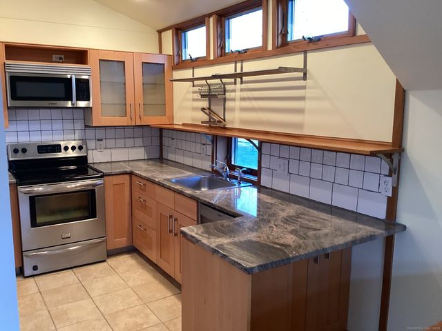 40 Chestnut Hill Road A, Newtown, CT 06482