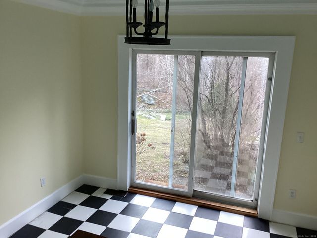40 Chestnut Hill Road A, Newtown, CT 06482