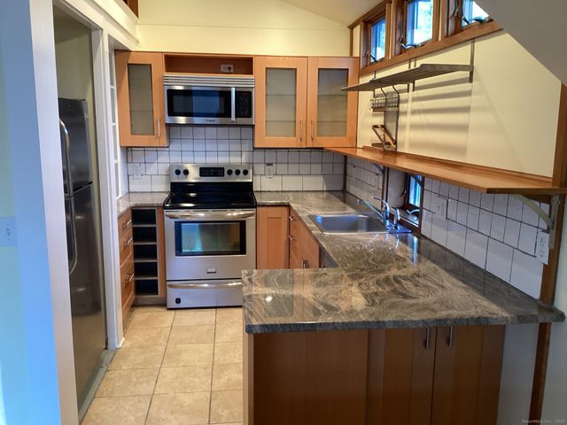 40 Chestnut Hill Road A, Newtown, CT 06482