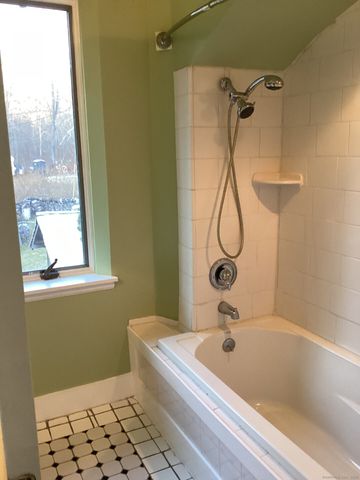 40 Chestnut Hill Road A, Newtown, CT 06482