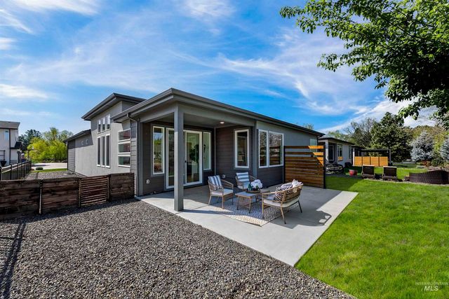 1425 E Jade Creek St, Eagle, ID 83616