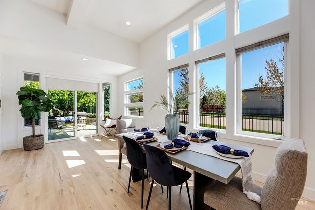 1425 E Jade Creek St, Eagle, ID 83616