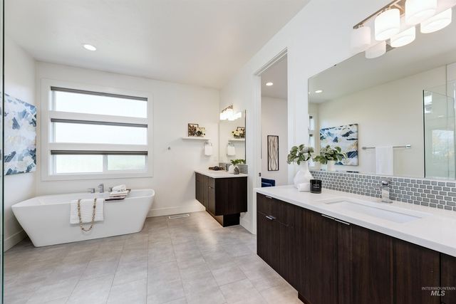 1425 E Jade Creek St, Eagle, ID 83616