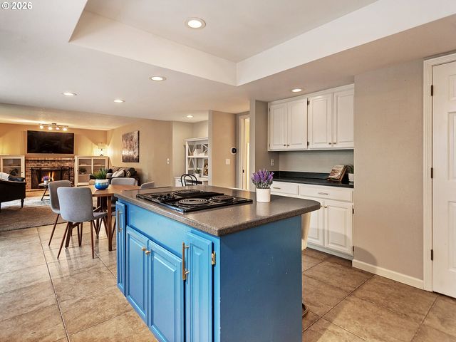 6106 CHURCHILL DOWNS Dr, West Linn, OR 97068