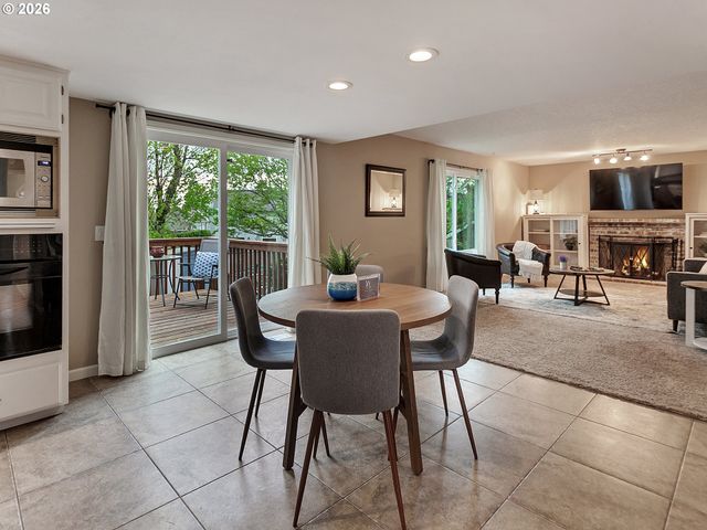 6106 CHURCHILL DOWNS Dr, West Linn, OR 97068