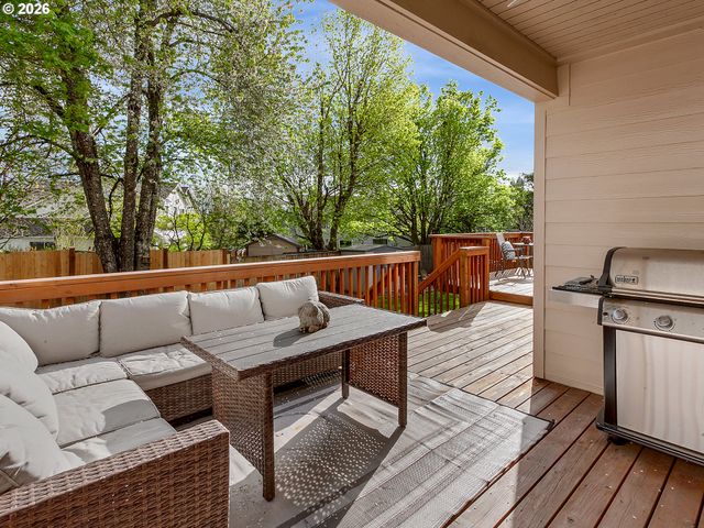 6106 CHURCHILL DOWNS Dr, West Linn, OR 97068