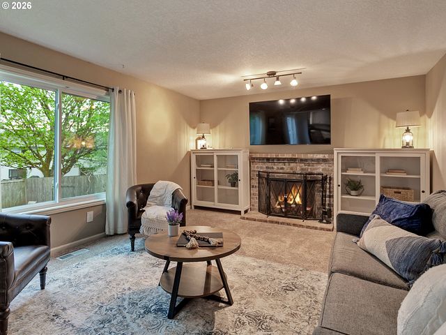 6106 CHURCHILL DOWNS Dr, West Linn, OR 97068