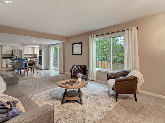 6106 CHURCHILL DOWNS Dr, West Linn, OR 97068