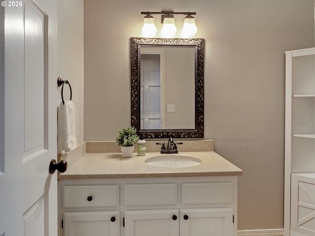 6106 CHURCHILL DOWNS Dr, West Linn, OR 97068