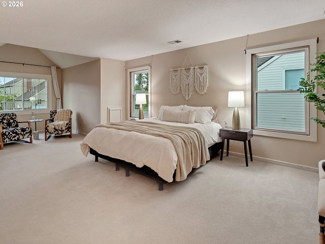 6106 CHURCHILL DOWNS Dr, West Linn, OR 97068