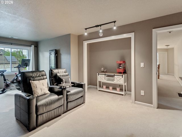 6106 CHURCHILL DOWNS Dr, West Linn, OR 97068