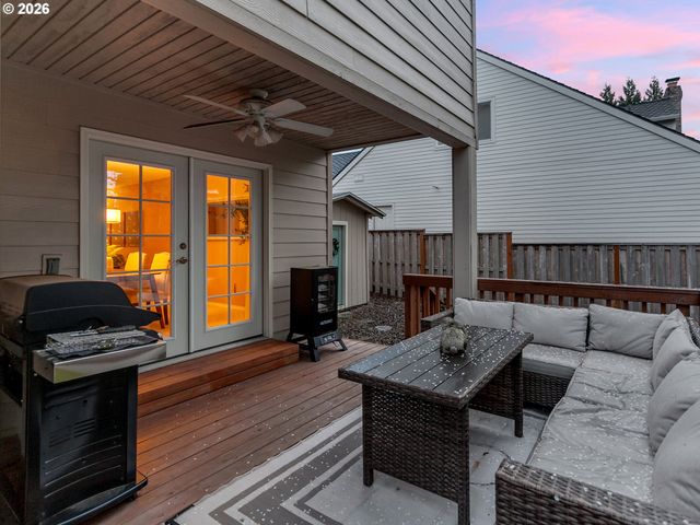 6106 CHURCHILL DOWNS Dr, West Linn, OR 97068