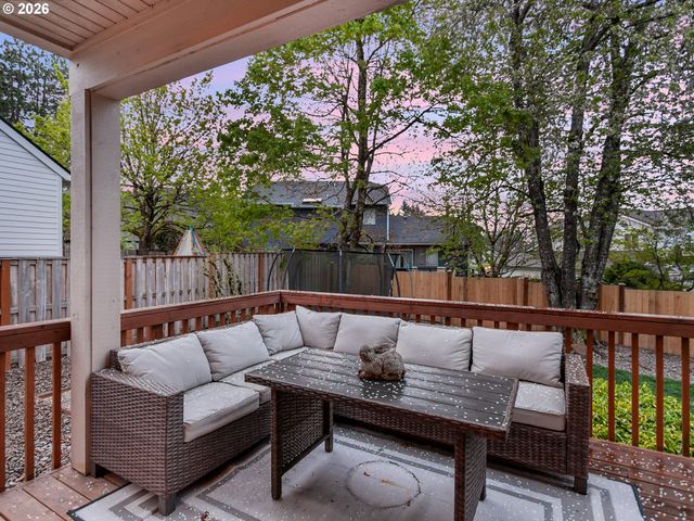 6106 CHURCHILL DOWNS Dr, West Linn, OR 97068