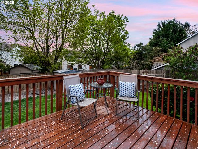 6106 CHURCHILL DOWNS Dr, West Linn, OR 97068