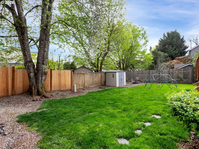 6106 CHURCHILL DOWNS Dr, West Linn, OR 97068