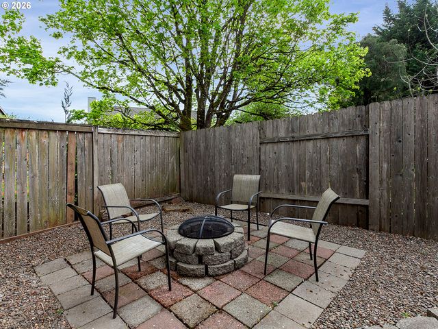 6106 CHURCHILL DOWNS Dr, West Linn, OR 97068