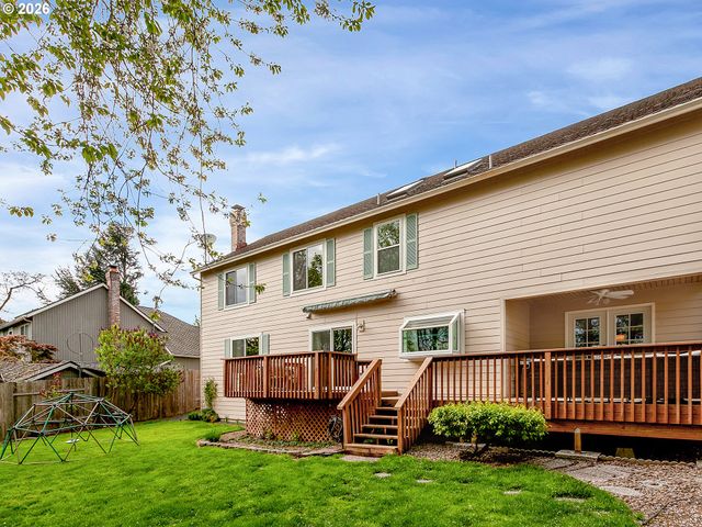 6106 CHURCHILL DOWNS Dr, West Linn, OR 97068