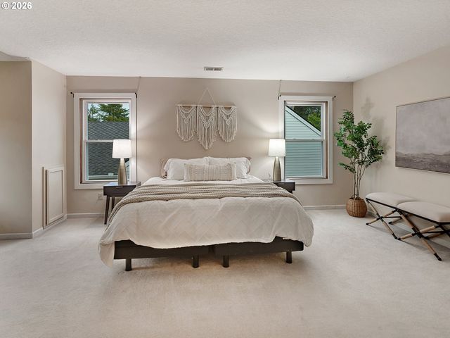 6106 CHURCHILL DOWNS Dr, West Linn, OR 97068