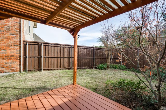 8606 Old Oak Drive, Irving, TX 75063