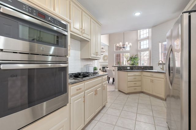 8606 Old Oak Drive, Irving, TX 75063