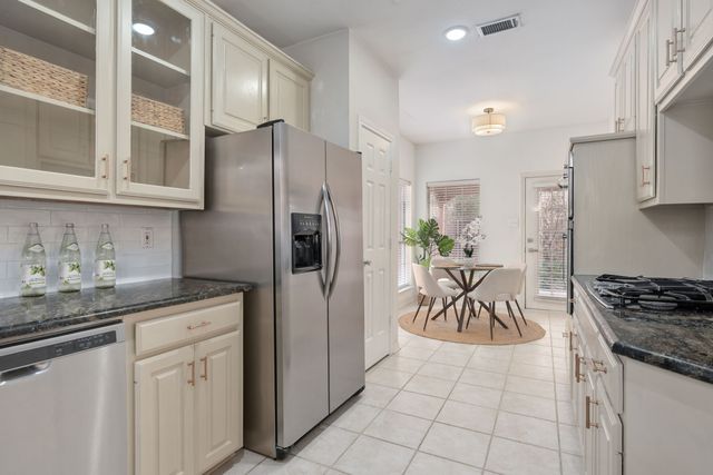 8606 Old Oak Drive, Irving, TX 75063