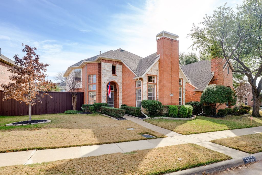 8606 Old Oak Drive, Irving, TX 75063