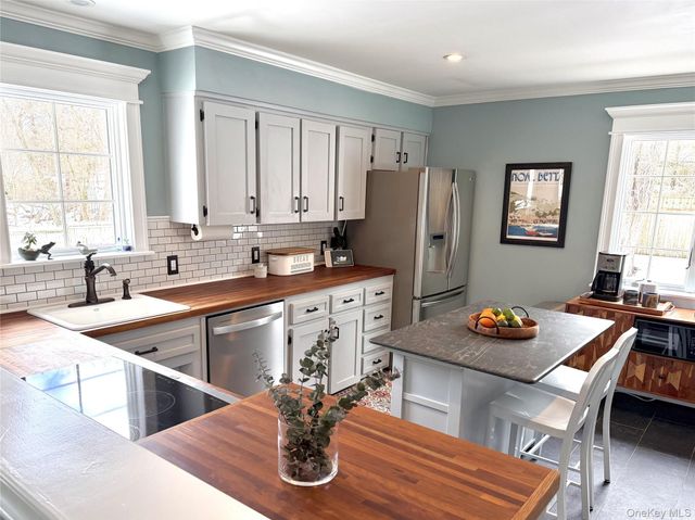 19 Walnut Drive, Shoreham, NY 11786