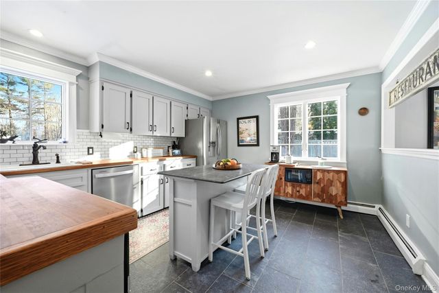 19 Walnut Drive, Shoreham, NY 11786