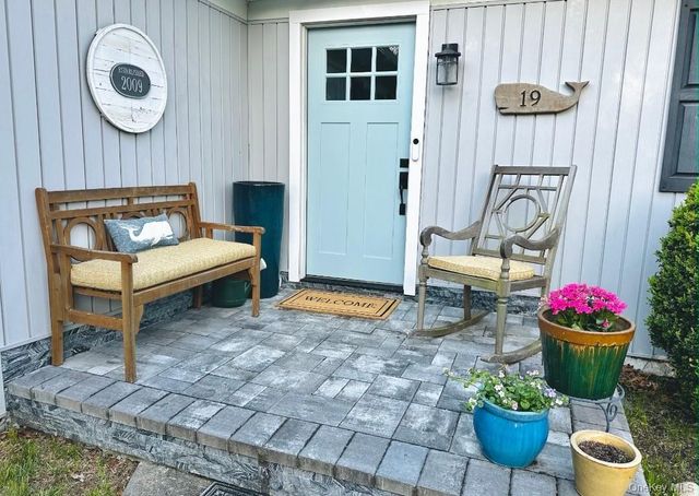 19 Walnut Drive, Shoreham, NY 11786