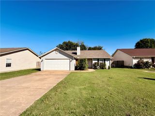 1103 Brentwood Lane, Siloam Springs, AR 72761