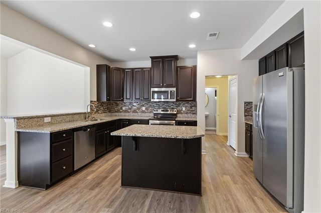 1617 Banff CT, Chesapeake, VA 23320