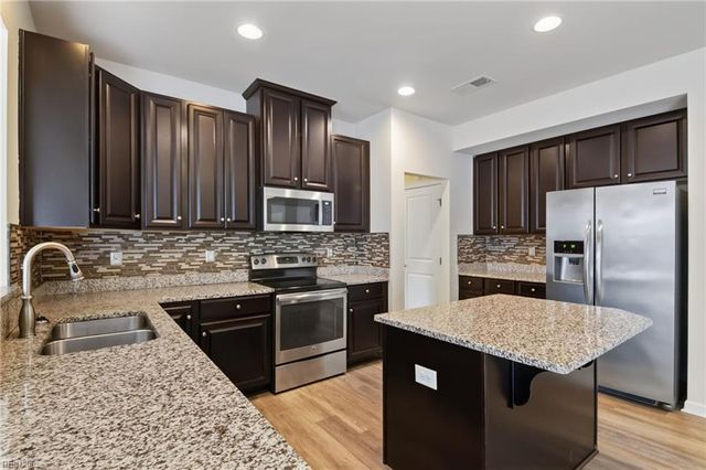 1617 Banff CT, Chesapeake, VA 23320
