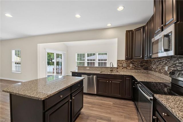 1617 Banff CT, Chesapeake, VA 23320