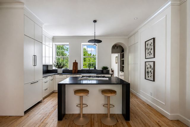 551 LEXINGTON Avenue, New York City, NY 11221