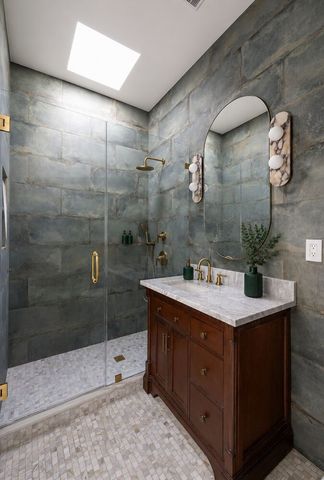 551 LEXINGTON Avenue, New York City, NY 11221