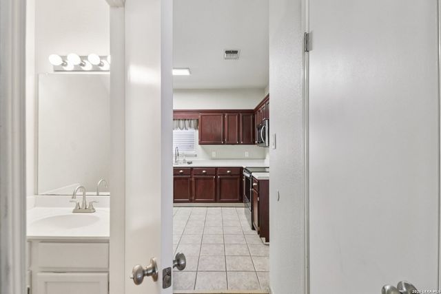 15727 Knollrun, San Antonio, TX 78247