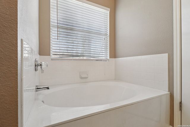 15727 Knollrun, San Antonio, TX 78247