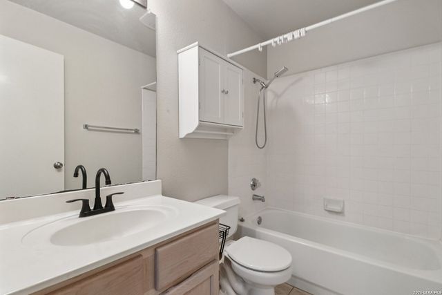 15727 Knollrun, San Antonio, TX 78247