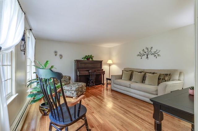 22 Horace Greeley Road, Amherst, NH 03031