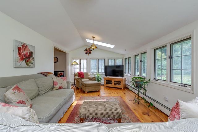 22 Horace Greeley Road, Amherst, NH 03031