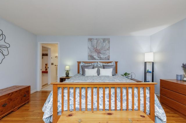 22 Horace Greeley Road, Amherst, NH 03031