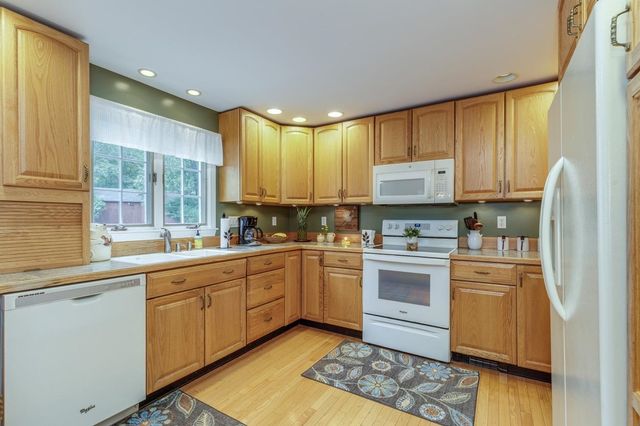 22 Horace Greeley Road, Amherst, NH 03031