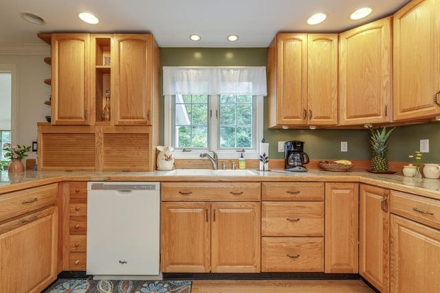 22 Horace Greeley Road, Amherst, NH 03031
