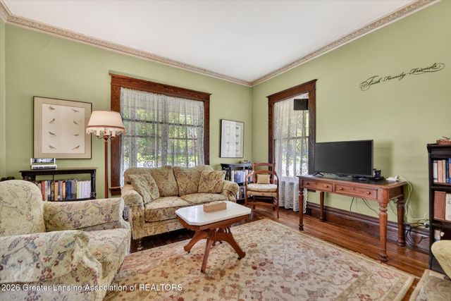 124 W Lincoln Street, Grand Ledge, MI 48837