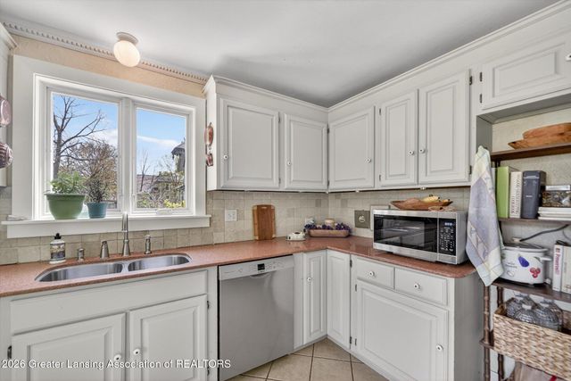 124 W Lincoln Street, Grand Ledge, MI 48837